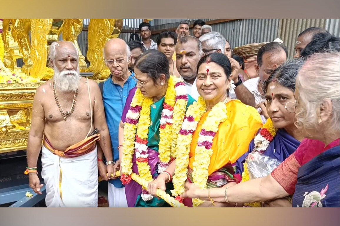 MK Stalin's wife visits Kanchipuram; honours artisans behind golden chariot for Ekambaranathar Temple