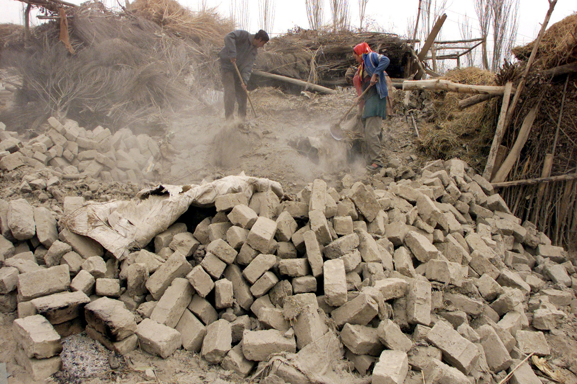 Earthquake of magnitude 6.2 rattles through Xinjiang
