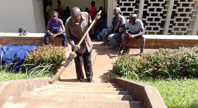   convict sweeping behind court premises