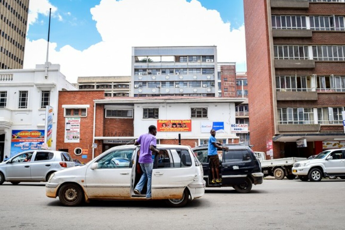 Taxi driver steals US$680 hidden in female passenger's underwear - The Zimbabwe News Live