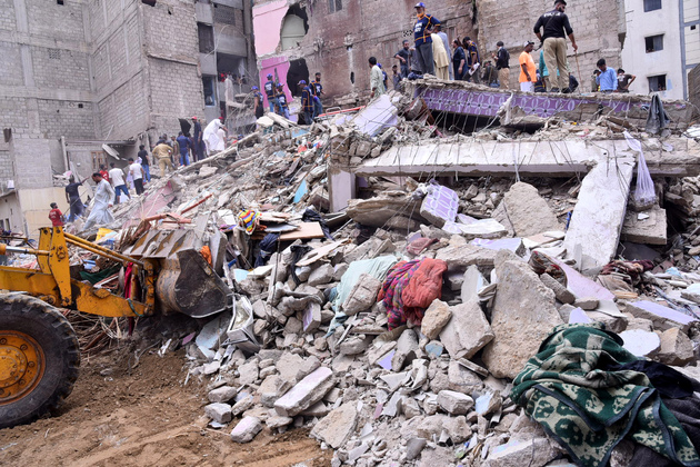 PAKISTAN-KARACHI-RESIDENTIAL BUILDING-COLLAPSE
