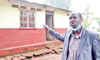 Batwala ng’alaga ennyumba ye eyatundiddwa. Batwala ng’alaga ennyumba ye eyatundiddwa.