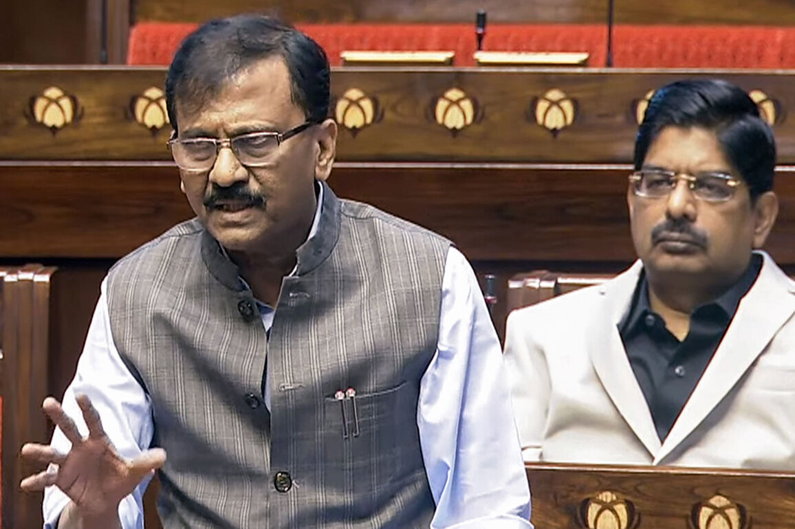 Sanjay Raut backs Mamata Banerjee's demand for PM's resignation, calls her "lioness"