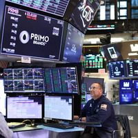 U.S. stocks finish in positive territory Thursday, dollar mixed
