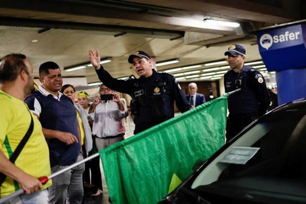 Bolsonaro Lands Back in Brazil to Lead Right-wing Opposition