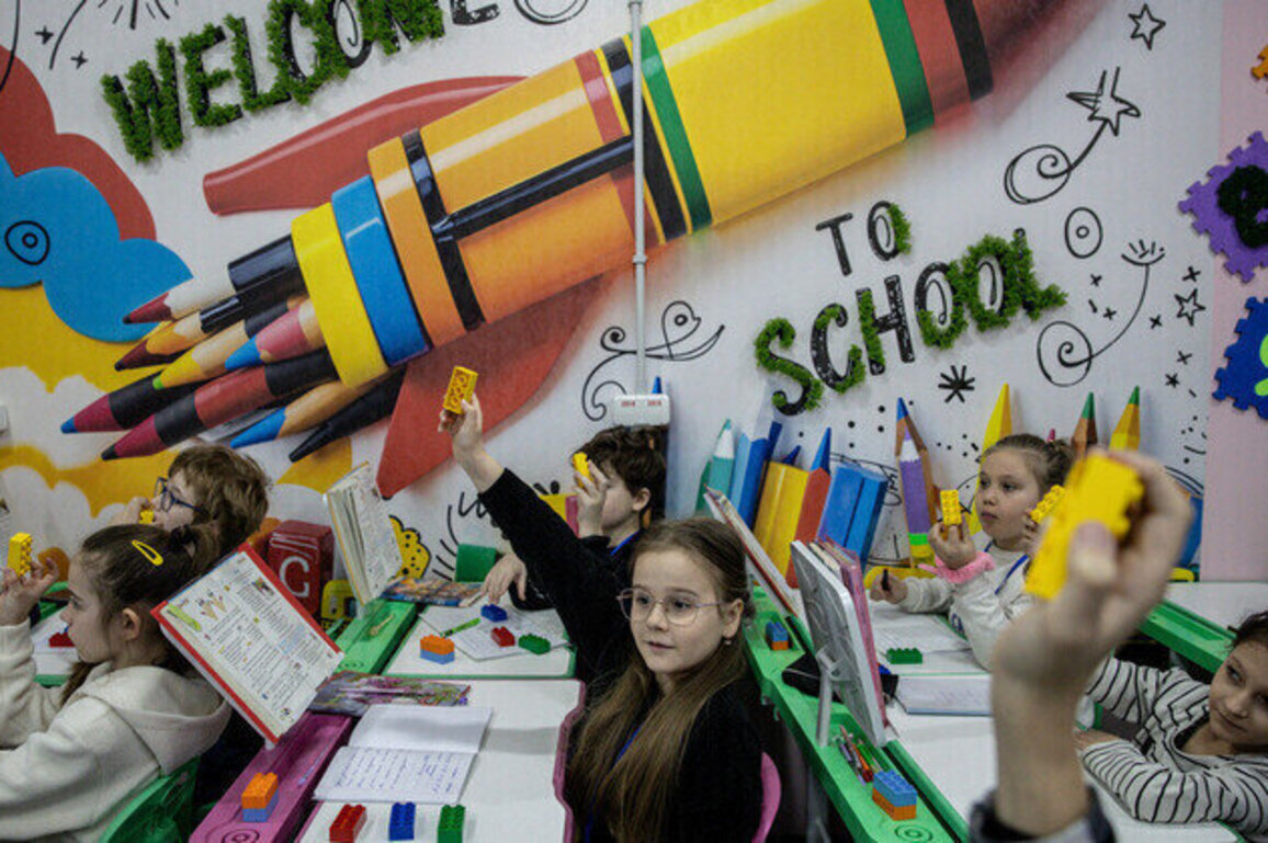 Ukrainian children harassing draft officers  ombudsman