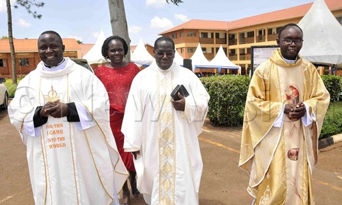 Coronavirus: Lugazi diocese halts shaking hands during mass Coronavirus: Lugazi diocese halts shaking hands during mass