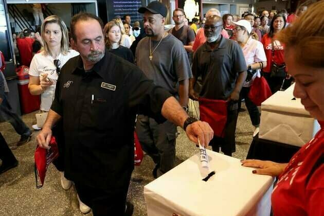 Las Vegas hospitality unions vote to strike