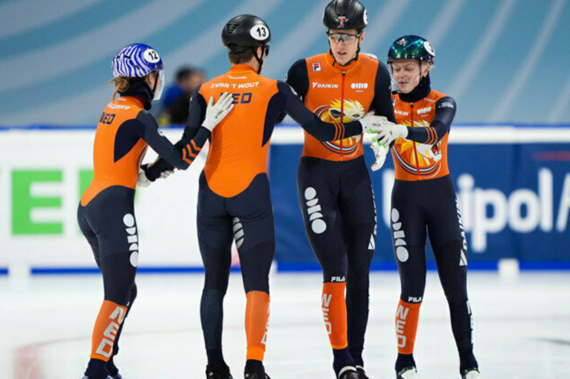Netherlands breaks mixed team relay WR at ISU World Championships