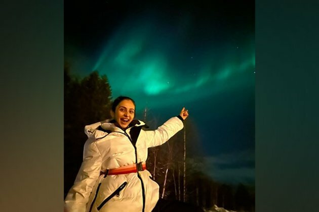 "Dancing through northern lights..." Rakul Preet Singh can't keep calm, check pics