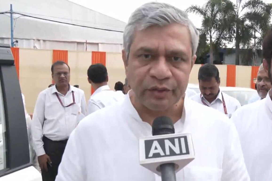 Railway Minister Ashwini Vaishnaw reviews ongoing projects in West Bengal