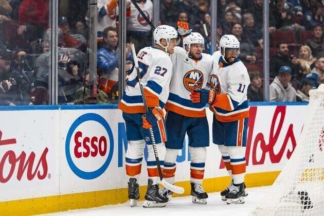 Antony Duclair, Islanders hand Canucks 11th straight loss