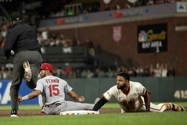 Four-run inning propels Cardinals to win over Giants