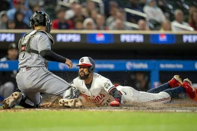 White Sox stage rare late comeback, upend Twins