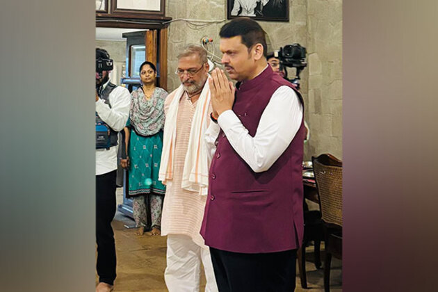 CM Devendra Fadnavis visits Nana Patekar's residence for Ganpati darshan