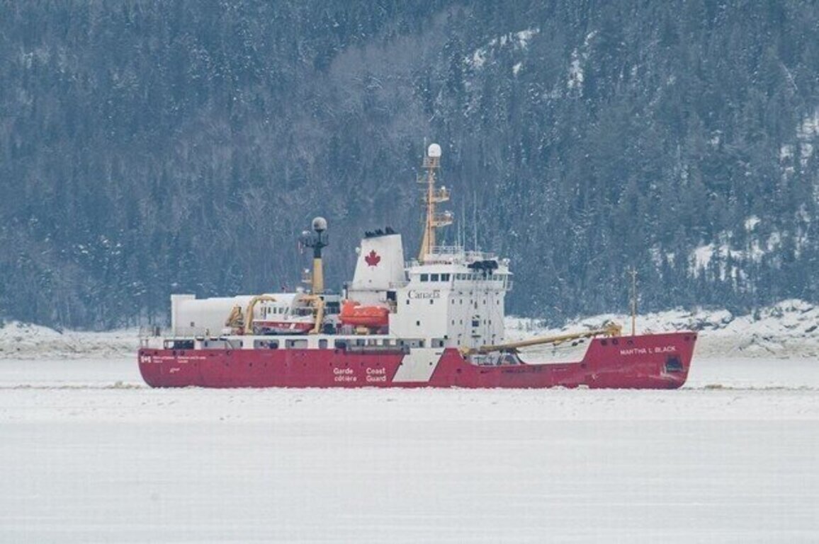 Icebreaking in Lower North Shore, Quebec