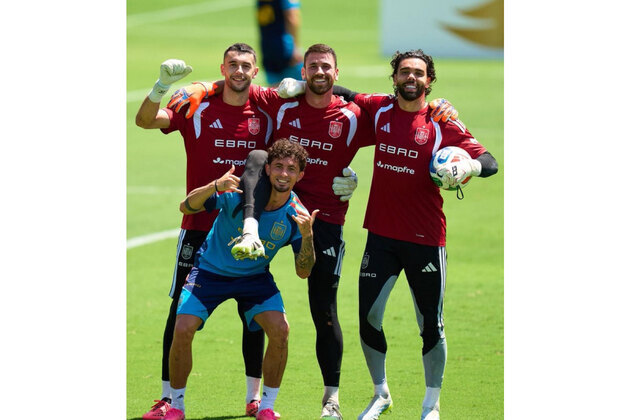 David Raya welcomes Spain goalkeeping battle ahead of La Roja's World Cup opener