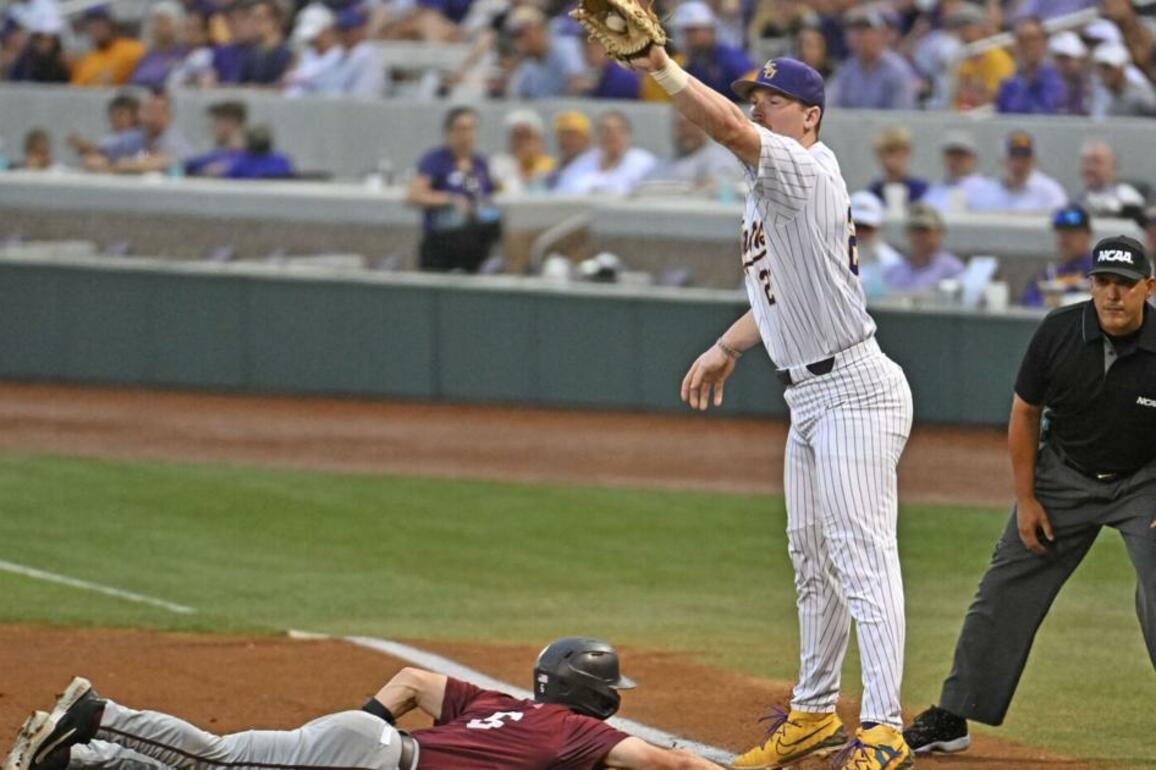 Figuring how to deal with baseball weather delays in a delay - LSU