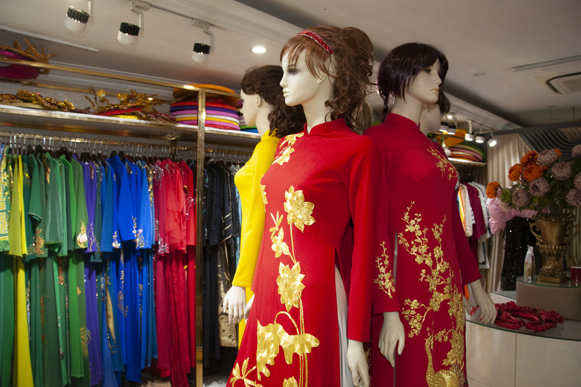 VIETNAM-HANOI-AO DAI