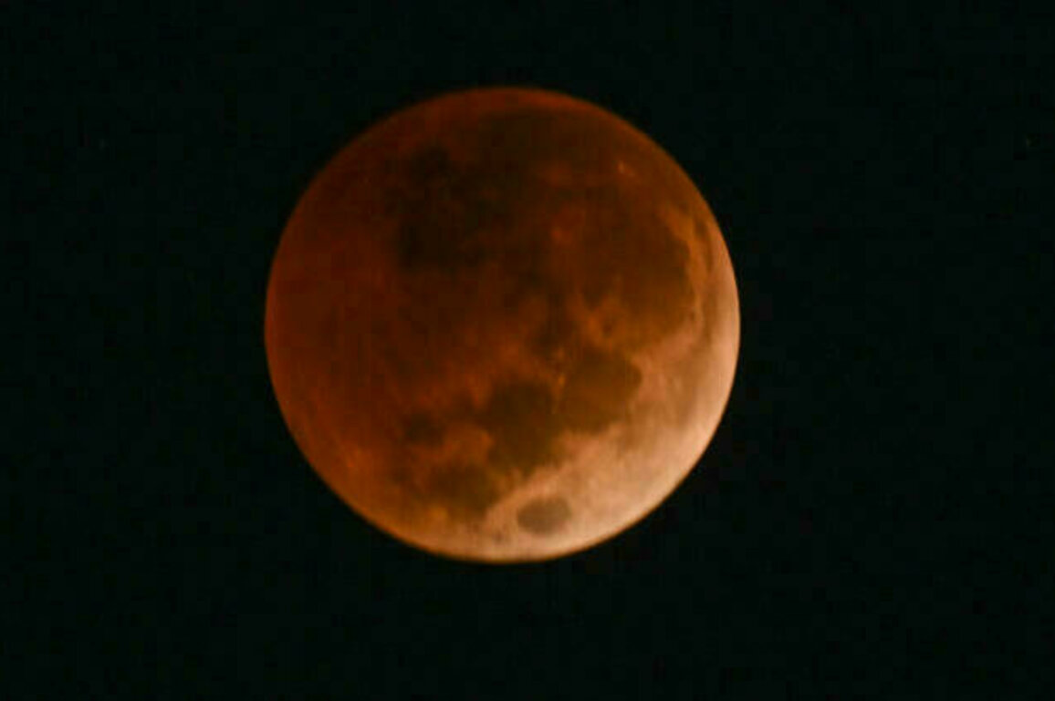 'Blood Moon' rising: Rare total lunar eclipse tonight