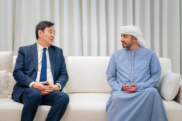 Abdullah bin Zayed meets with Special Envoy of Chinese Government on Middle East Issue