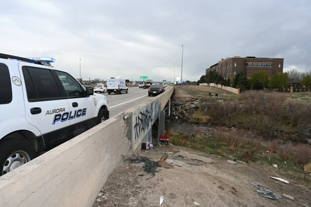 Aurora police trying to ID remains found near I-225 overpass