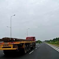 More than 550 truck driving schools face decertification