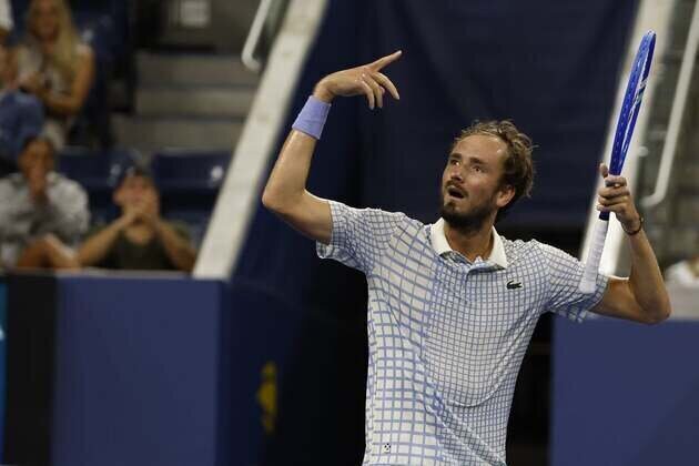 Daniil Medvedev, two other Russians leave Dubai for Indian Wells