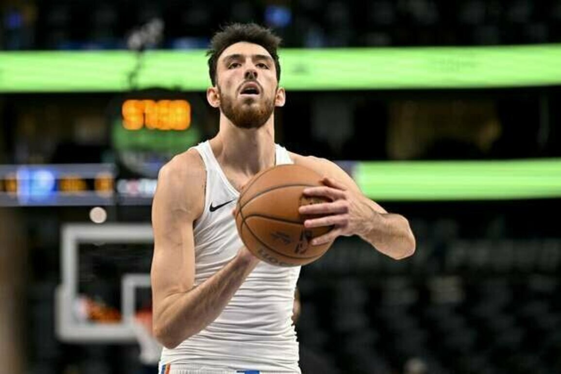 Thunder to rest Chet Holmgren (back) vs. Kings