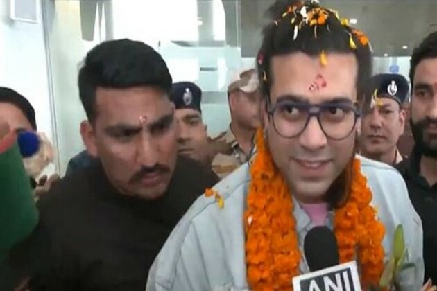 Jubin Nautiyal receives grand welcome at Dehradun airport post IIFA win