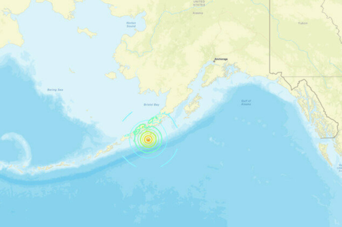Major earthquake triggers tsunami warning in Alaska 