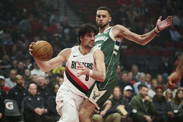 Trail Blazers hammer hapless Bucks