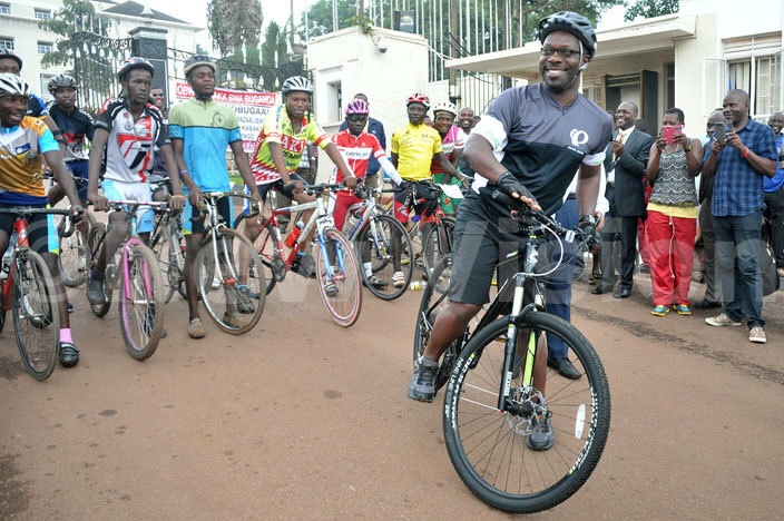 uganda ingdom ttorney eneral pollo akubuya in the abaka irthday ycling race competition at ulange pril 9 2016 