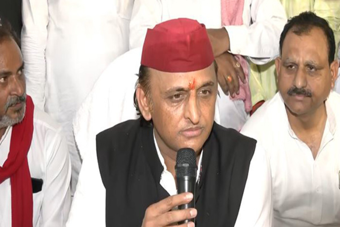 Akhilesh Yadav slams BJP over "Aadhaar-producing machines," says "we will also deploy that"