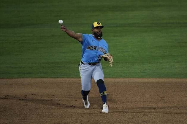 Report: Padres sign veteran IF Luis Rengifo to minor league deal