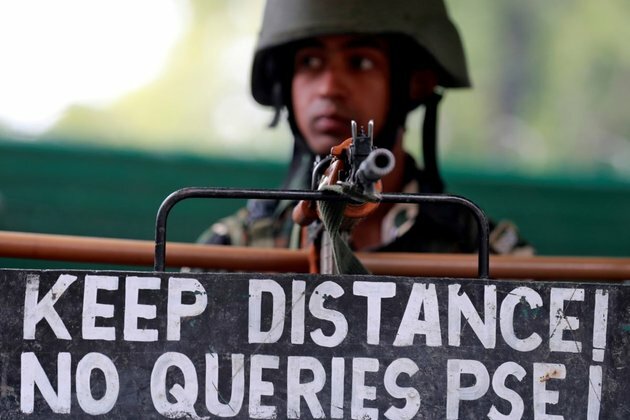 India Again Tightens Kashmir Curbs After Overnight Clashes