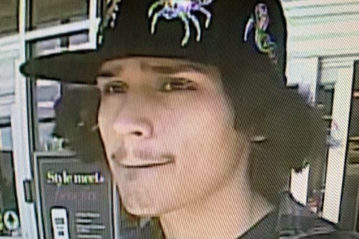Winnipeg cops seek identity of man accused of indecent acts