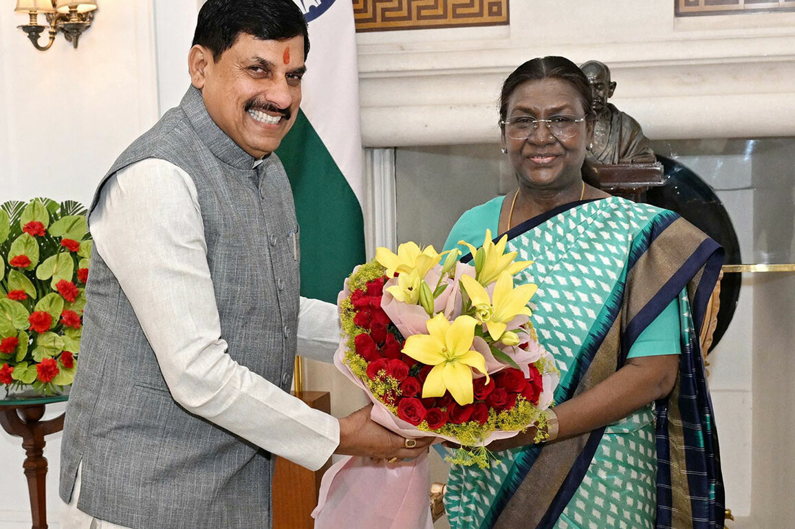 MP CM Mohan Yadav calls on President Droupadi Murmu, invites her to state