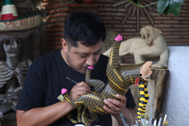 MEXICO-OAXACA-WOOD CARVING