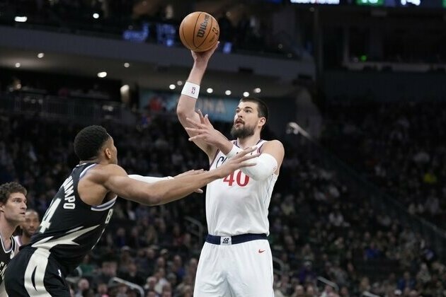 Giannis Antetokounmpo returns, leads Bucks past Clippers