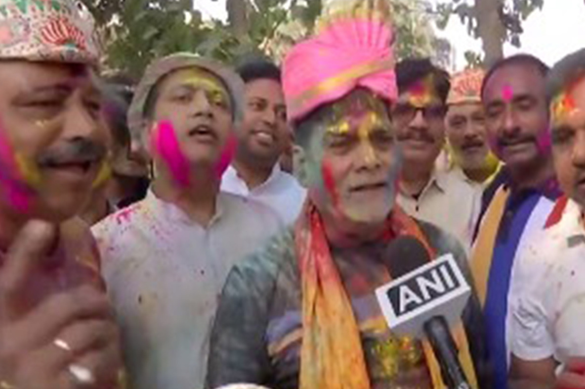 Bihar Minister Ram Kripal Yadav celebrates Holi at Patna's Gandhi Maidan; spreads message of love