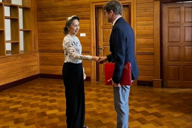Detained leader Suu Kyi meets official from Red Cross in Myanmar