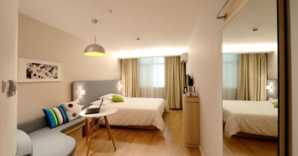 Young Europeans turn to shared rooms, joint buys