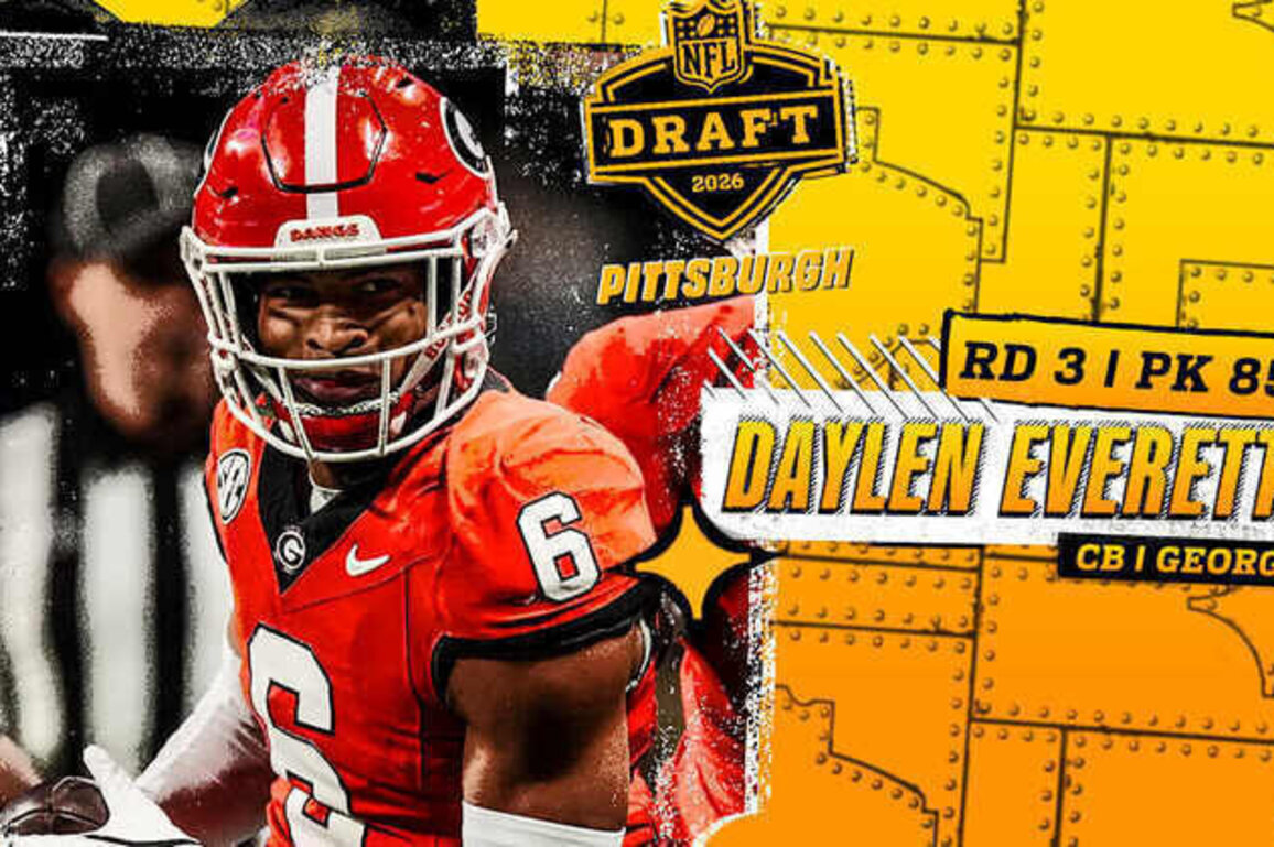 Steelers select Everette in third round