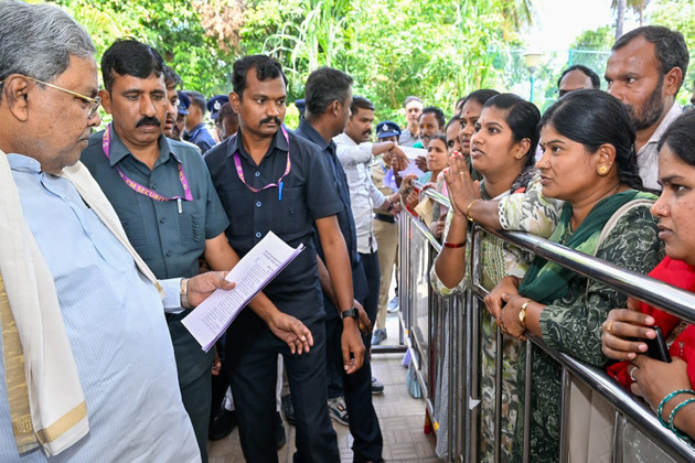 Outgoing Karnataka CM Siddaramaiah reviews public complaints at Kaveri residence
