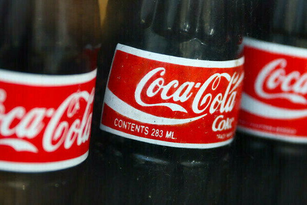 Coke to swap key ingredient  Trump