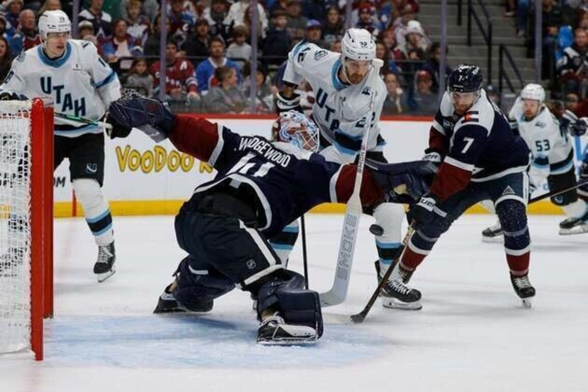 Avalanche blank Mammoth to win 13th straight at home