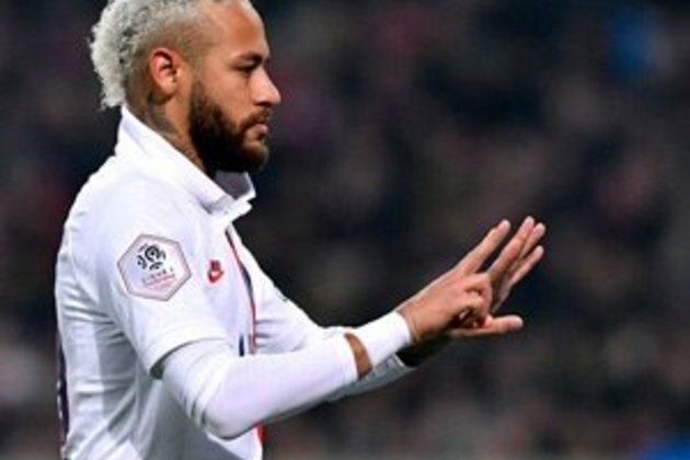 Neymar dedicates goal to Bryant as PSG go 10 points clear