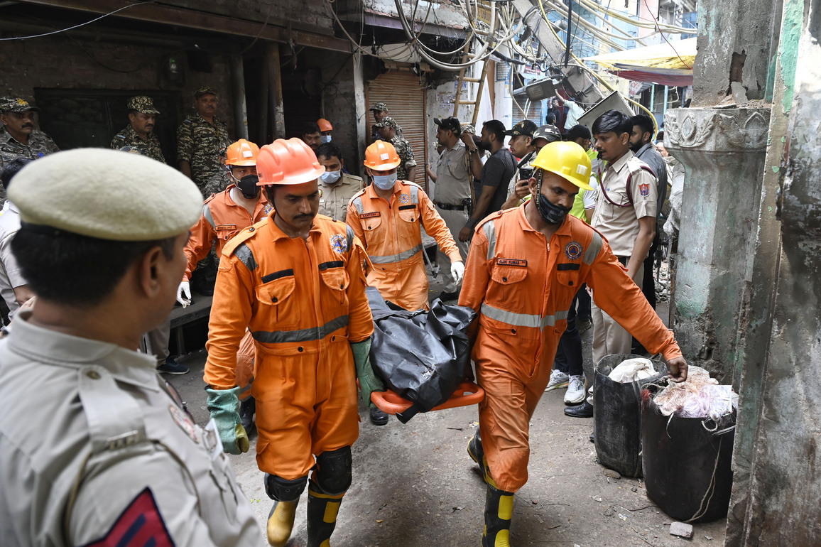 Delhi: Building collapses in Preet Vihar, firefighters present at scene