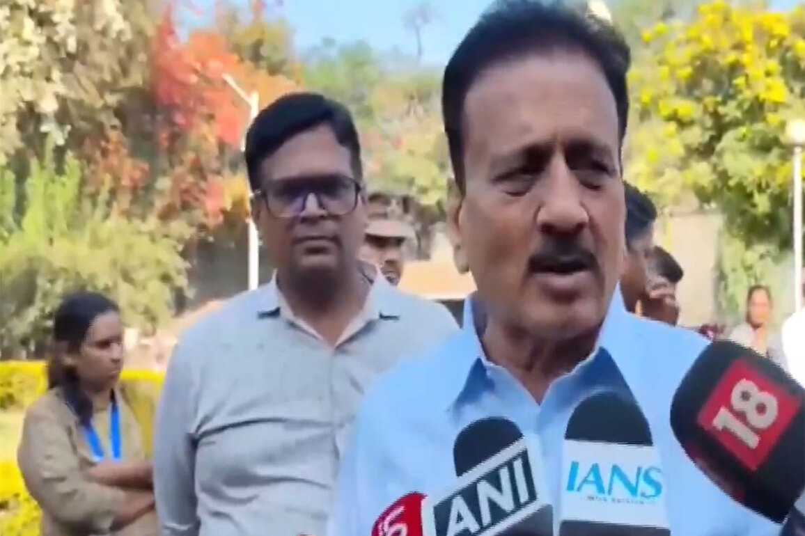 "There was bit of fight over tickets among workers": BJP's Girish Mahajan on seat-sharing for BMC polls